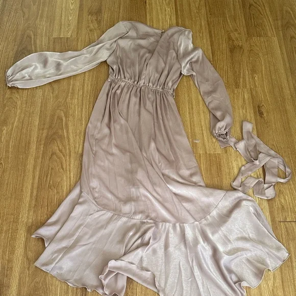 Chic Long Sleeve Dress in Soft Taupe - Picture 8 of 10